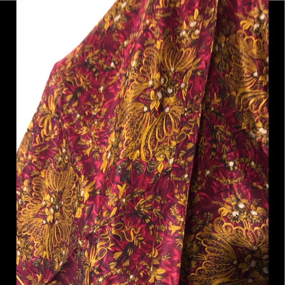 NWOT Anne Klein flower Silk Scarf luxurious 34.5 by 35.5” - Picture 3 of 4